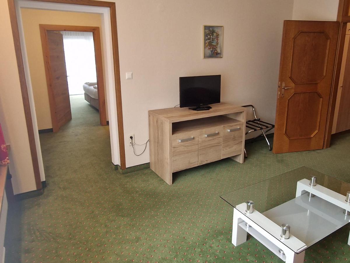 Kolmhof Hotel บาด ไคลน์เคิร์ชไฮม์ ภายนอก รูปภาพ