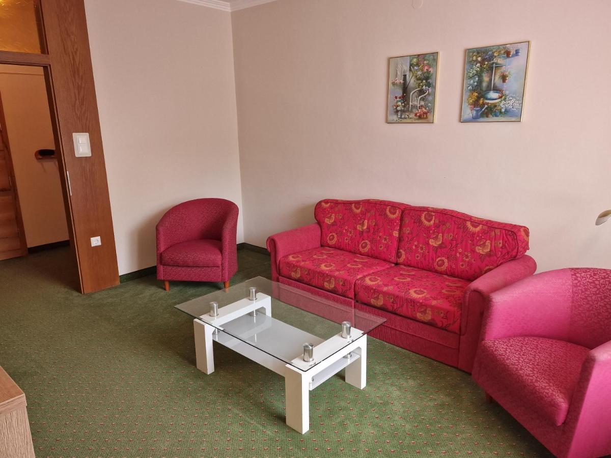Kolmhof Hotel บาด ไคลน์เคิร์ชไฮม์ ภายนอก รูปภาพ