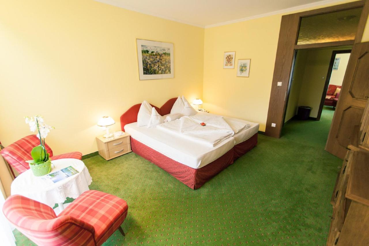 Kolmhof Hotel บาด ไคลน์เคิร์ชไฮม์ ภายนอก รูปภาพ