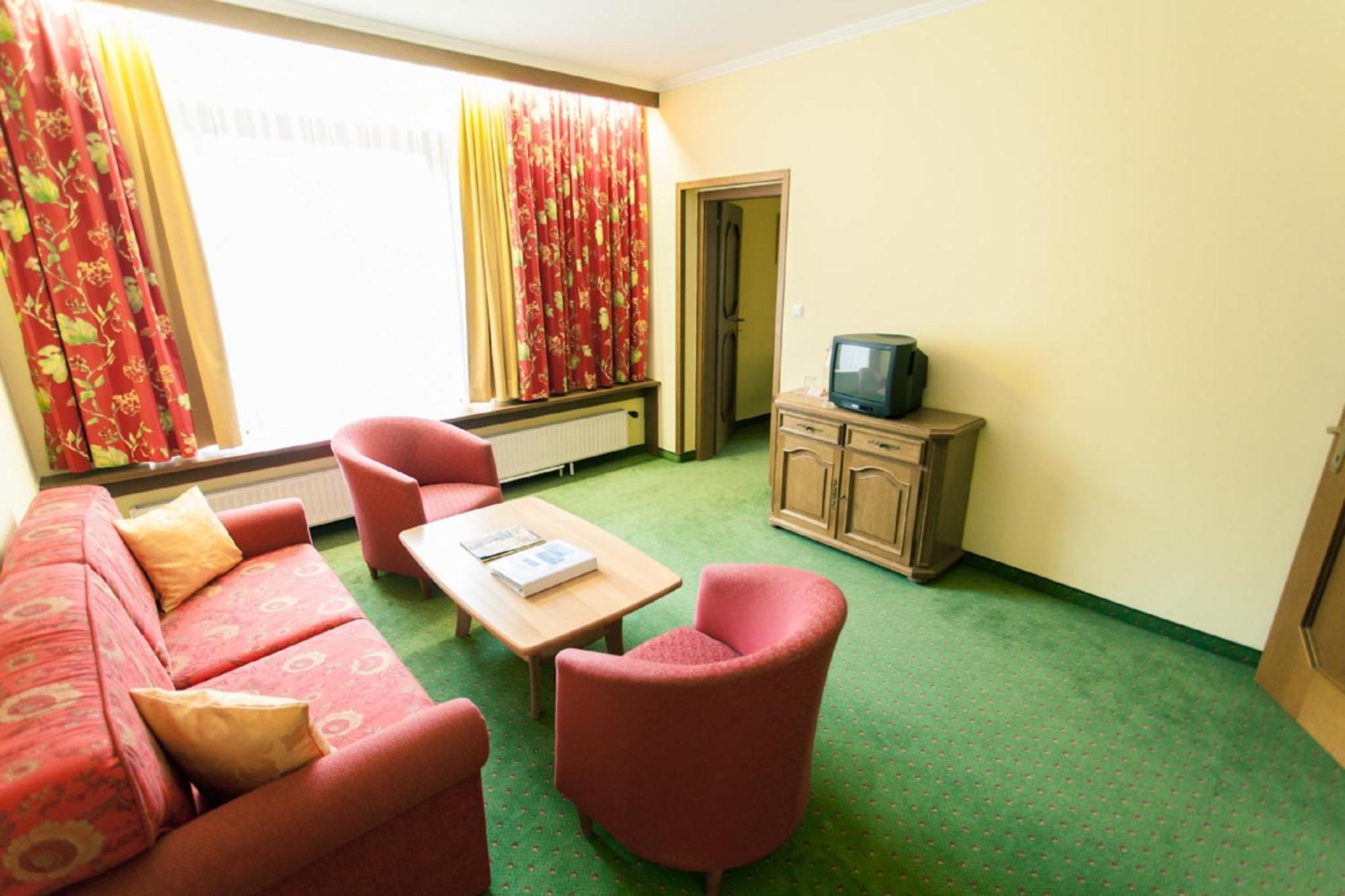Kolmhof Hotel บาด ไคลน์เคิร์ชไฮม์ ภายนอก รูปภาพ