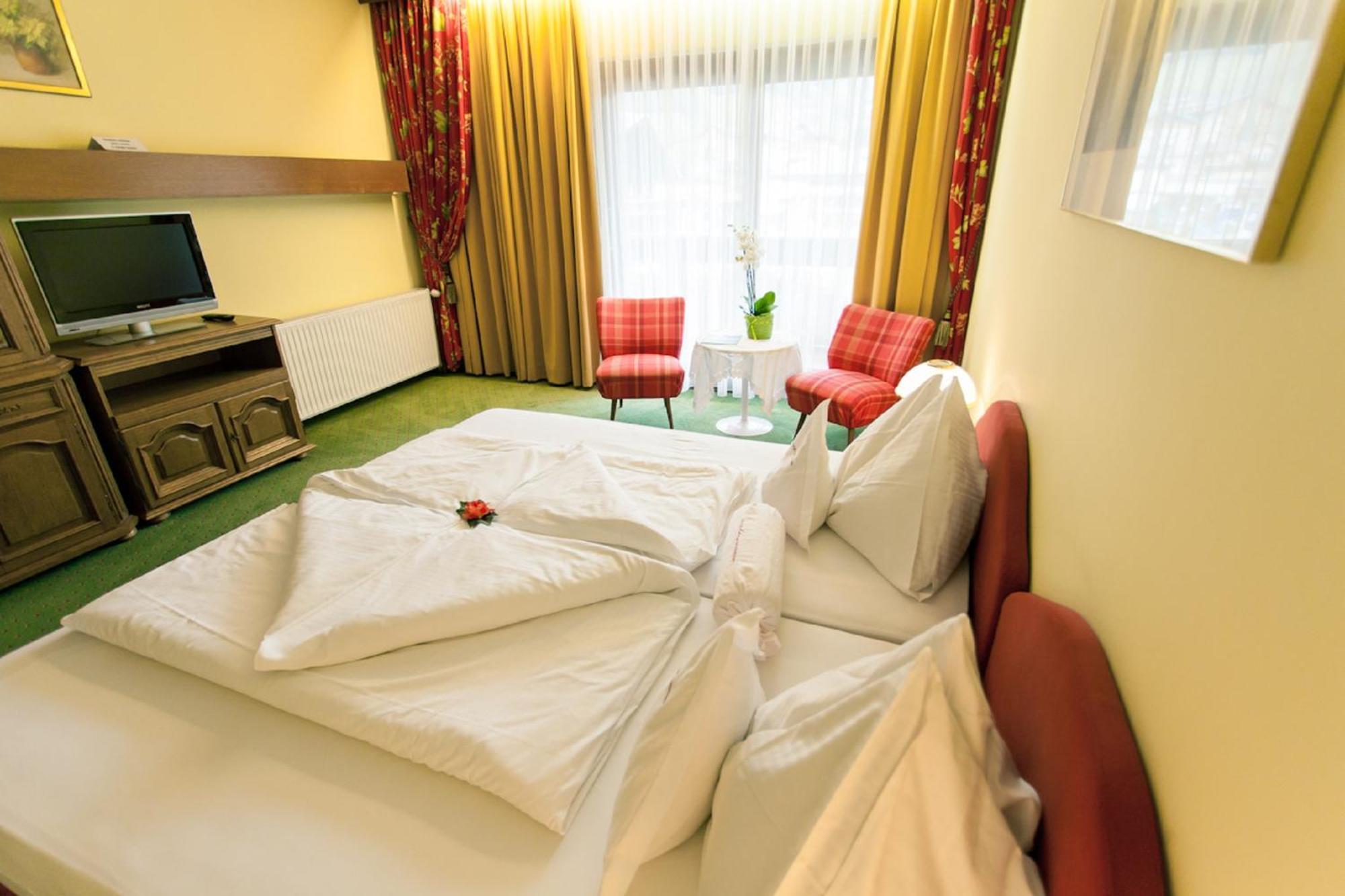 Kolmhof Hotel บาด ไคลน์เคิร์ชไฮม์ ภายนอก รูปภาพ